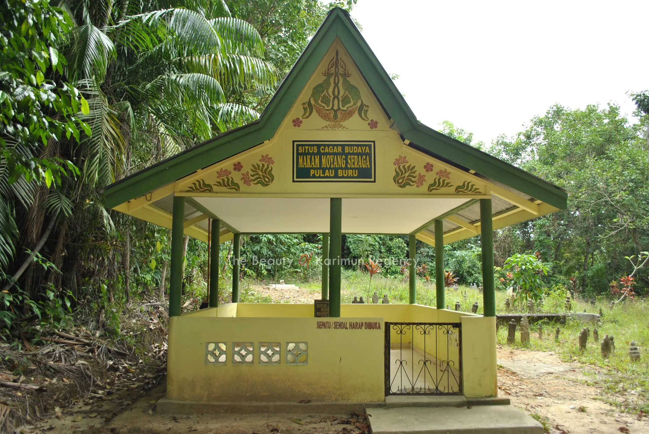 Jelajah Makam Keramat Layang Kumitir dan Moyang Seraga di Karimun