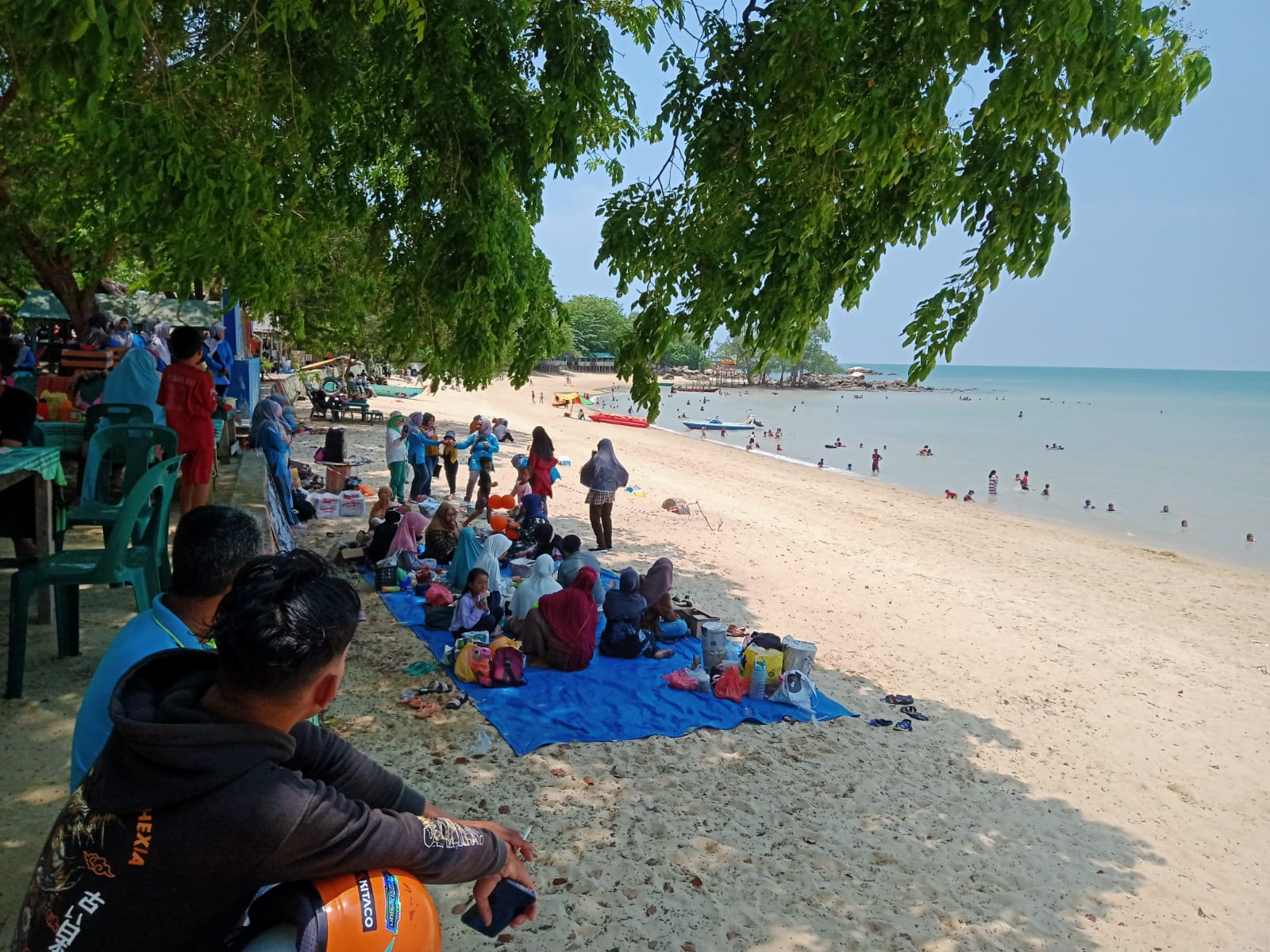 Menjelajah Keindahan Pantai Pelawan Karimun Kepulauan Riau
