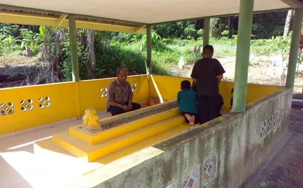 Jelajah Makam Keramat Layang Kumitir dan Moyang Seraga di Karimun