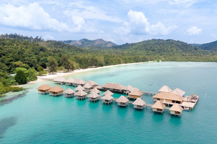 Maluku laut bungalows madu bulan ceram pantai seram penginapan overwater indonesie indah resorts surga tepi swear ambon tripcanvas destinasi pemandangan