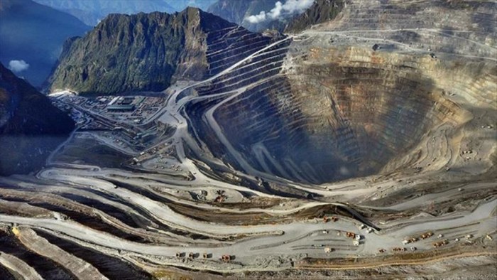 freeport tambang emas bekas lubang punya pertambangan papua terbesar produksi kelola waktu pemerintah penambangan sumber daya rakyat diincar lokasi mineral